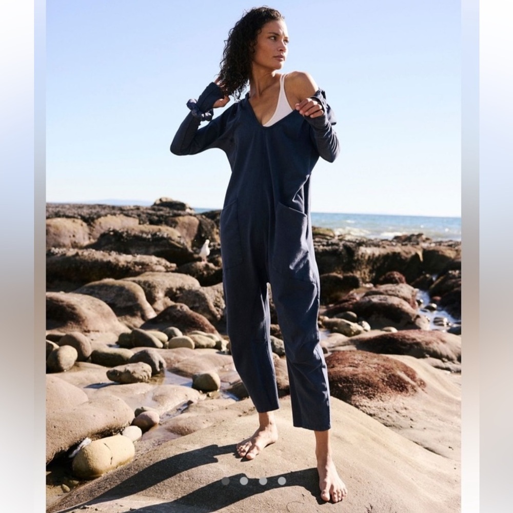 FP Movement Long Sleeved, Hooded Hot Shot Onesie Midnight Navy Blue Size Med NWT